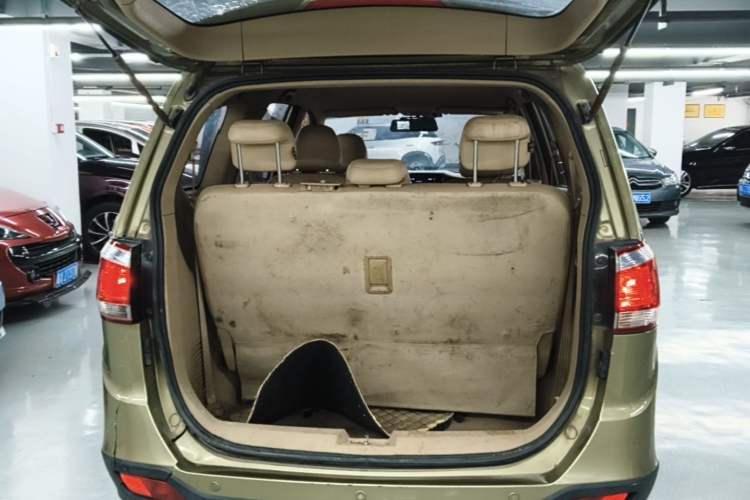 Used Baojun 730 2014 1.5L manual Comfort version 7 seats Trunk
