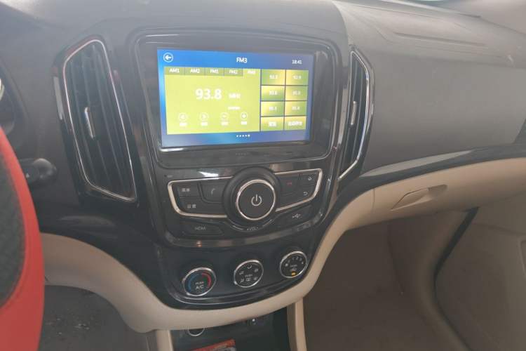 Used Baojun 730 2015 1.8L Manual Comfort ESP Version 7-seater Audio And AC Panel