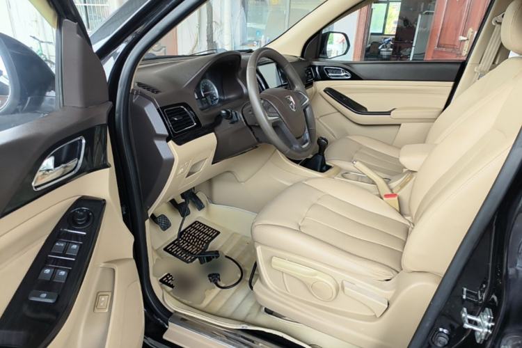Used Baojun 730 2015 1.8L Manual Comfort ESP Version 7-seater Driver Seat