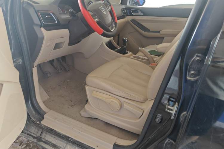 Used Baojun 730 2015 1.8L Manual Comfort ESP Version 7-seater Driver Seat