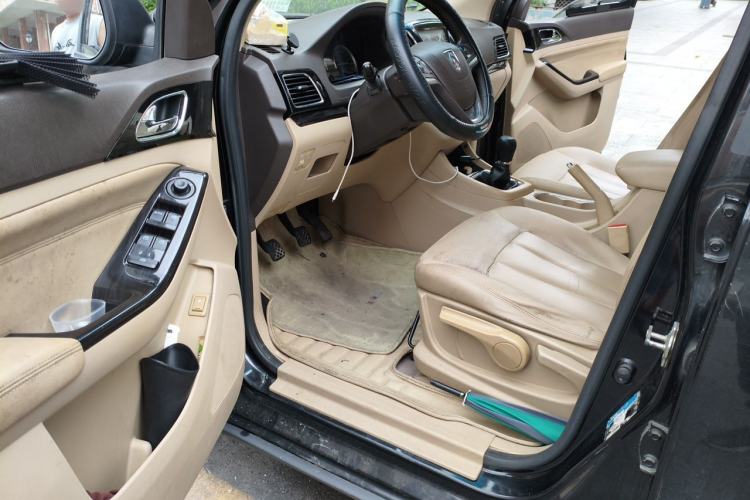 Used Baojun 730 2015 1.8L Manual Luxury Navigation ESP Version 7-seater Driver Seat
