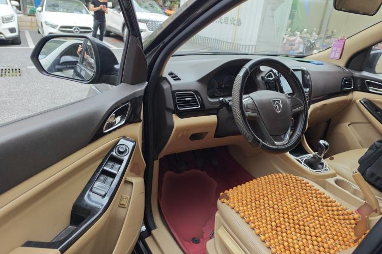 Used Baojun 730 2015 1.8L Manual Comfort ESP Version 7-seater Driver Seat