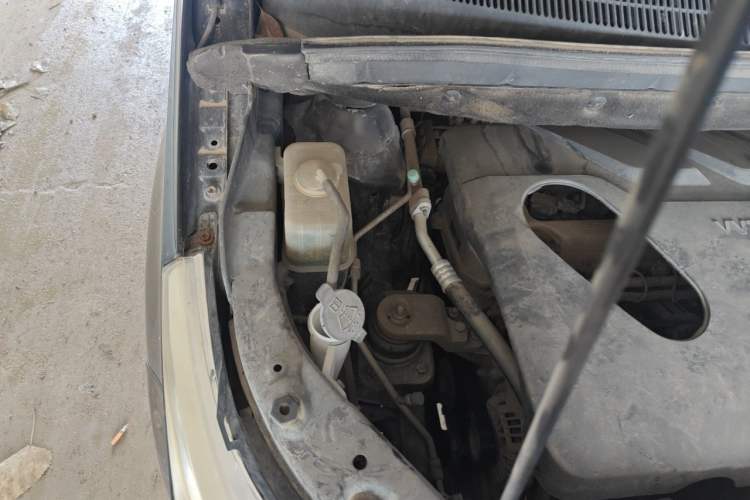 Used Baojun 730 2015 1.8L Manual Comfort ESP Version 7-seater Engine Bay Right