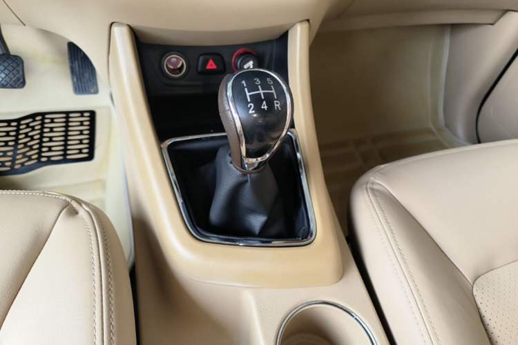 Used Baojun 730 2015 1.8L Manual Comfort ESP Version 7-seater Gear Lever