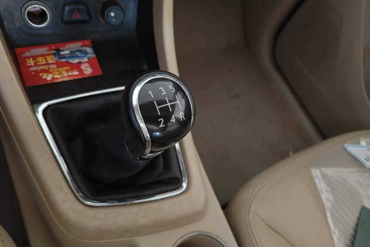 Used Baojun 730 2015 1.8L Manual Comfort ESP Version 7-seater Gear Lever