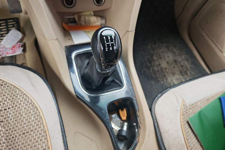 Used Baojun 730 2015 1.8L Manual Luxury Navigation ESP Version 7-seater Gear Lever