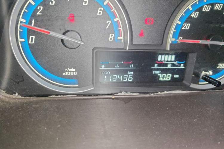 Used Baojun 730 2015 1.8L Manual Comfort ESP Version 7-seater Odometer Close Up