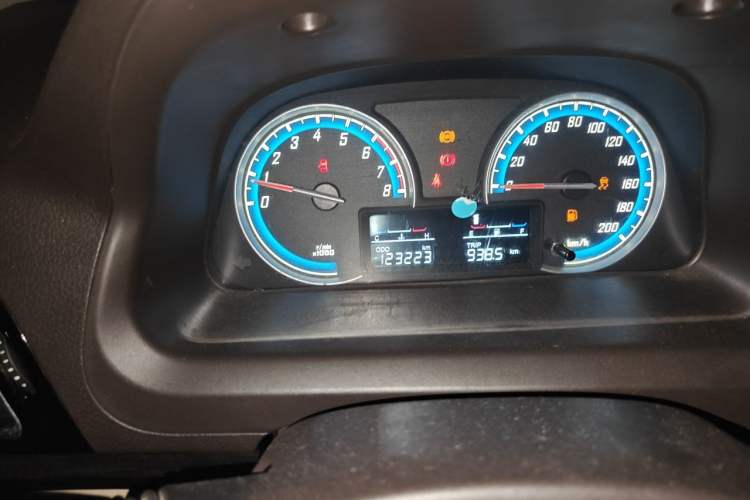 Used Baojun 730 2015 1.8L Manual Comfort ESP Version 7-seater Odometer Close Up