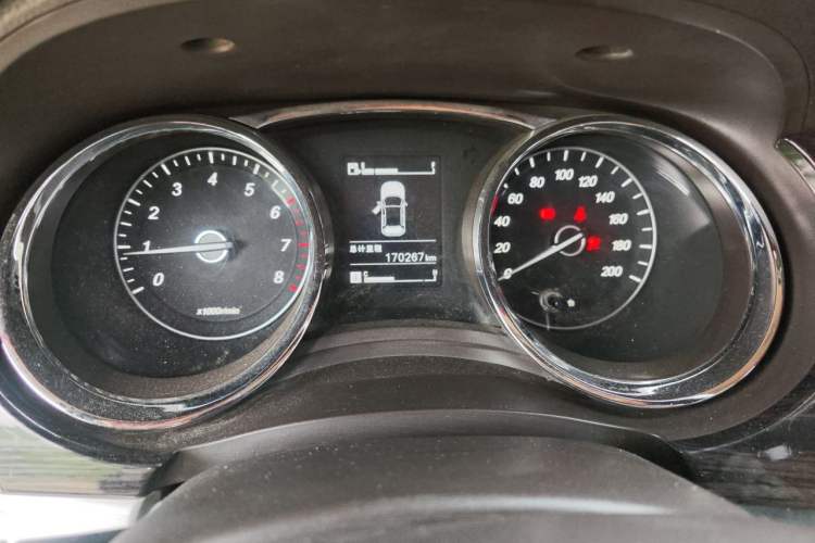 Used Baojun 730 2015 1.8L Manual Luxury Navigation ESP Version 7-seater Odometer Close Up