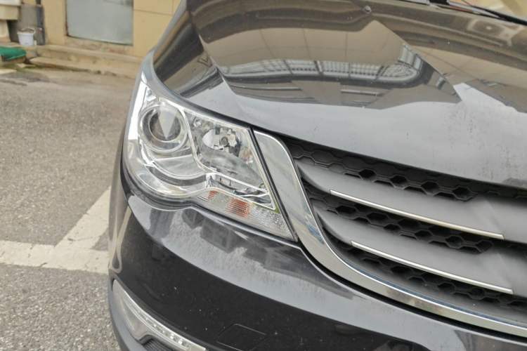 Used Baojun 730 2015 1.8L Manual Comfort ESP Version 7-seater Right Front Headlight