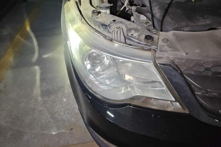 Used Baojun 730 2015 1.8L Manual Comfort ESP Version 7-seater Right Front Headlight