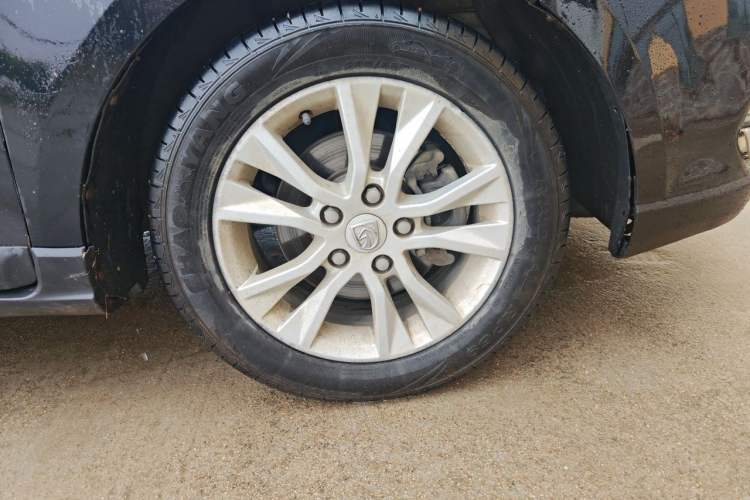 Used Baojun 730 2015 1.8L Manual Luxury Navigation ESP Version 7-seater Right Front Wheel Hub