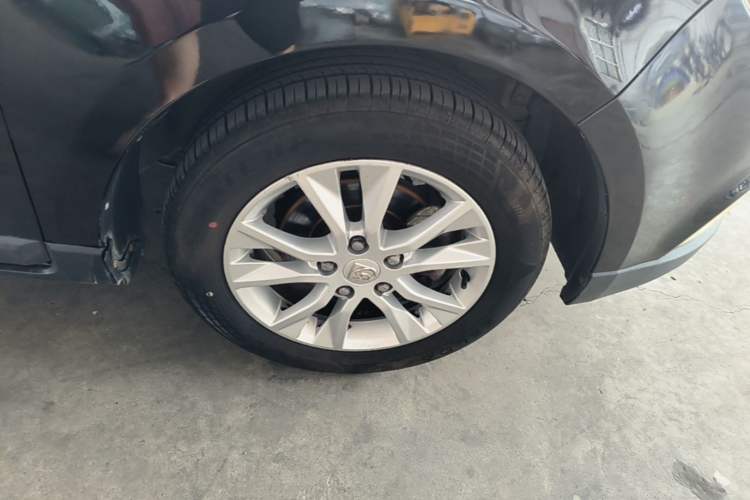 Used Baojun 730 2015 1.8L Manual Comfort ESP Version 7-seater Right Rear Wheel Hub