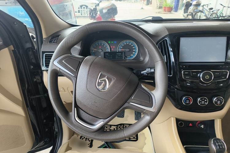 Used Baojun 730 2015 1.8L Manual Comfort ESP Version 7-seater Steering Wheel