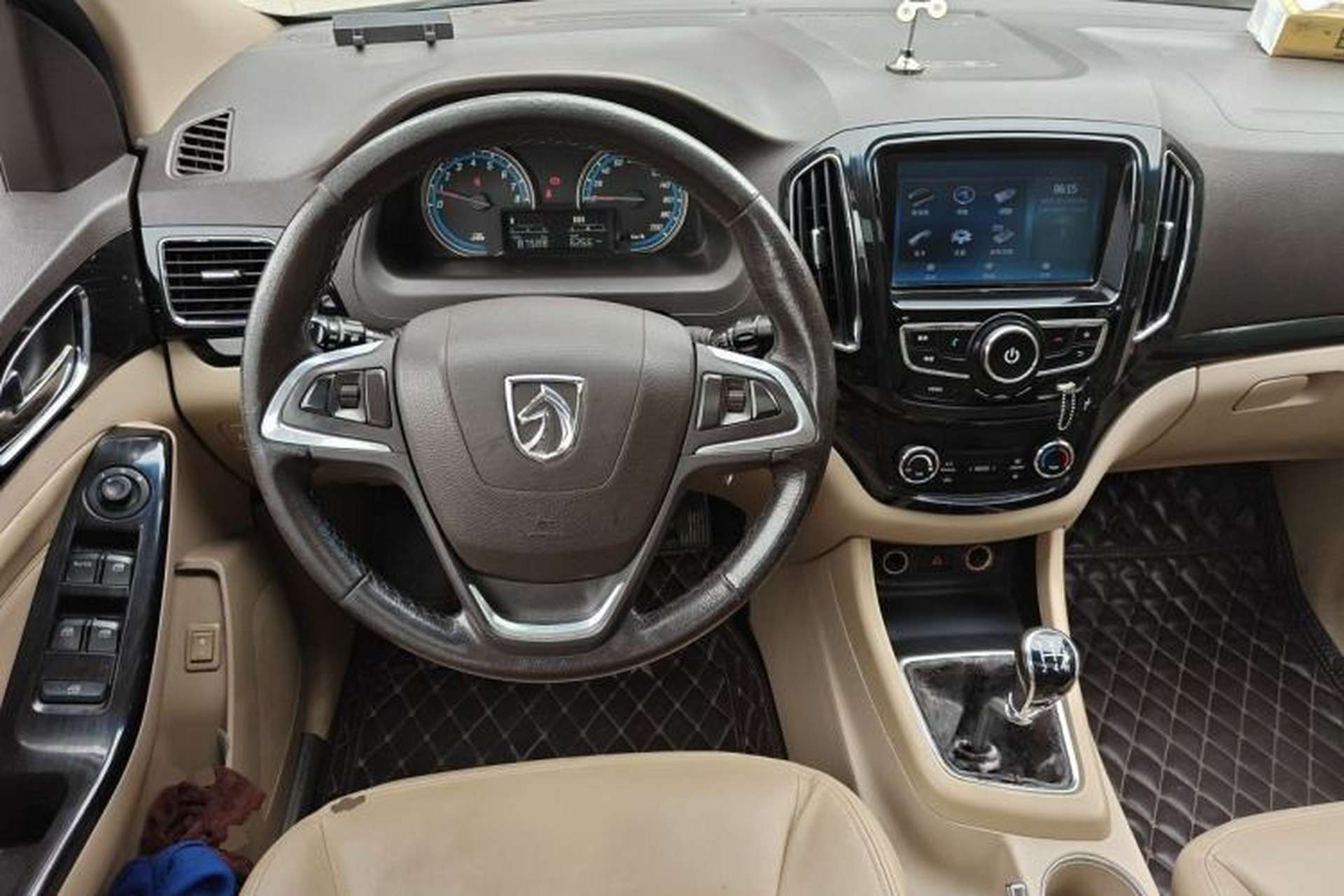 Used Baojun 730 2015 1.8L Manual Luxury Navigation ESP Version 7-seater Steering Wheel
