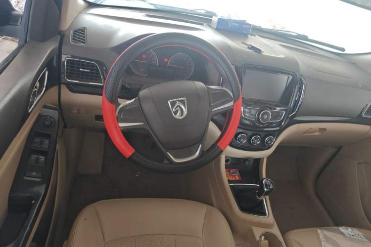 Used Baojun 730 2015 1.8L Manual Comfort ESP Version 7-seater Steering Wheel