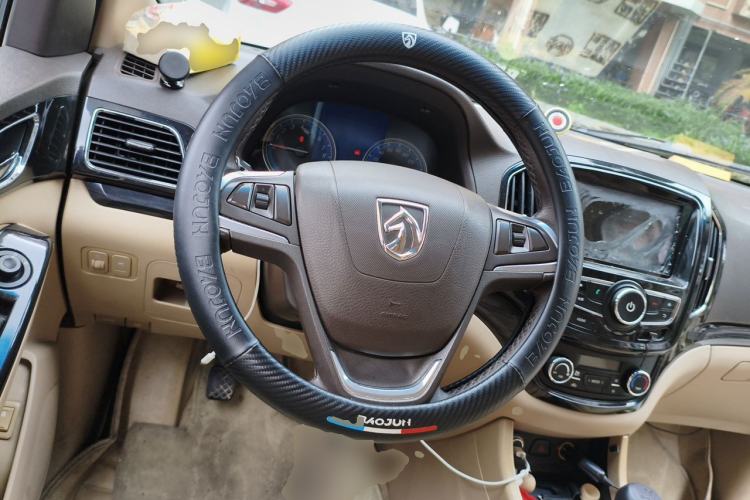 Used Baojun 730 2015 1.8L Manual Luxury Navigation ESP Version 7-seater Steering Wheel