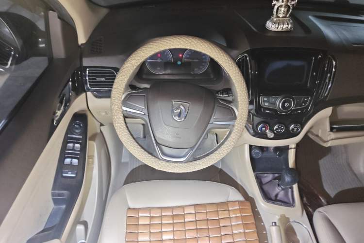 Used Baojun 730 2015 1.8L Manual Comfort ESP Version 7-seater Steering Wheel