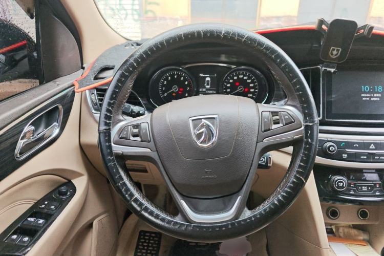 Used Baojun 730 2015 1.8L Manual Luxury Navigation ESP Version 7-seater Steering Wheel