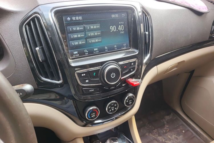 Used Baojun 730 2015 1.8L Manual Comfort ESP Version 7-seater Audio And AC Panel