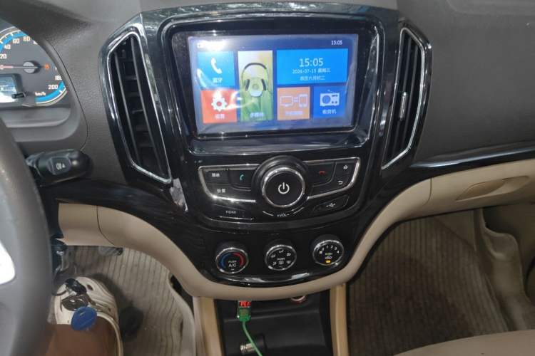 Used Baojun 730 2015 1.8L Manual Comfort ESP Version 7-seater Audio And AC Panel