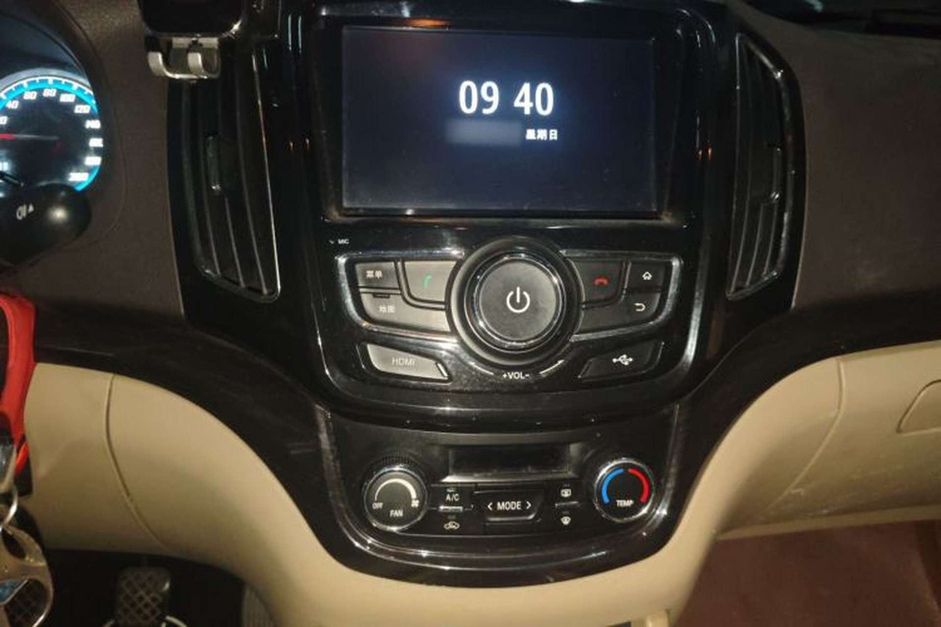 Used Baojun 730 2015 1.8L Manual Luxury Navigation ESP Version 7-seater Audio And AC Panel
