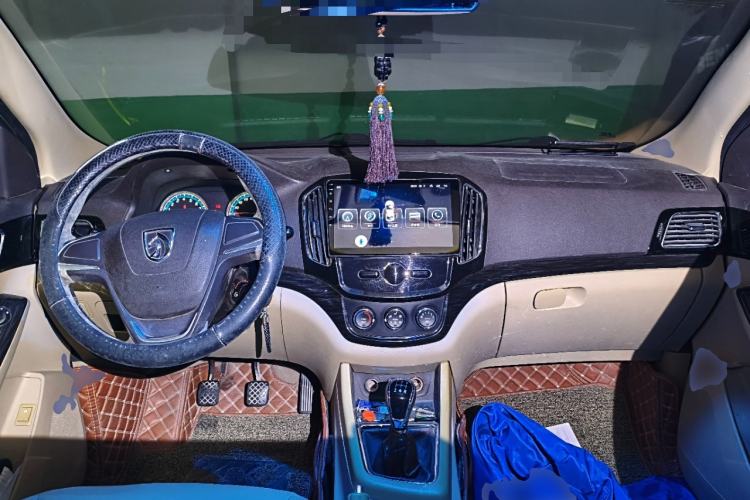 Used Baojun 730 2015 1.8L Manual Comfort ESP Version 7-seater Center Console