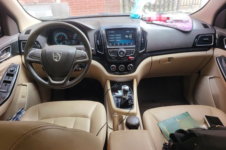 Used Baojun 730 2015 1.8L Manual Comfort ESP Version 7-seater Center Console