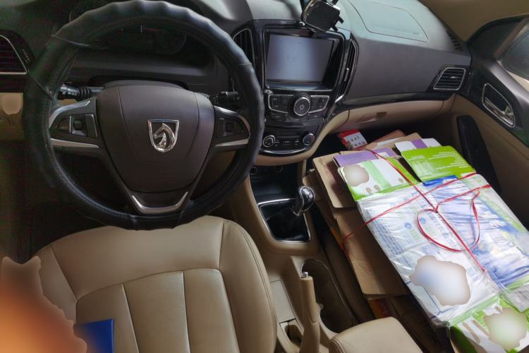 Used Baojun 730 2015 1.8L Manual Luxury Navigation ESP Version 7-seater Center Console