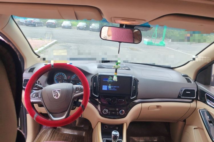 Used Baojun 730 2015 1.8L Manual Luxury Navigation ESP Version 7-seater Center Console