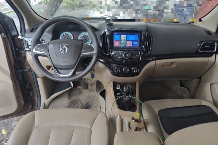 Used Baojun 730 2015 1.8L Manual Comfort ESP Version 7-seater Center Console