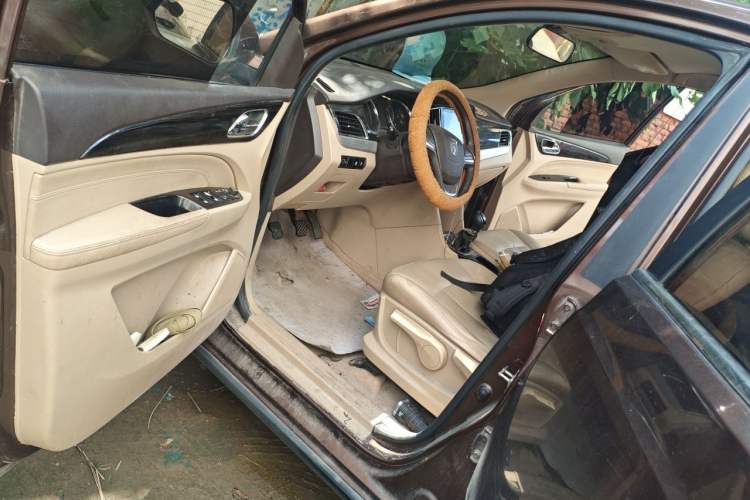 Used Baojun 730 2015 1.8L Manual Comfort ESP Version 7-seater Driver Seat