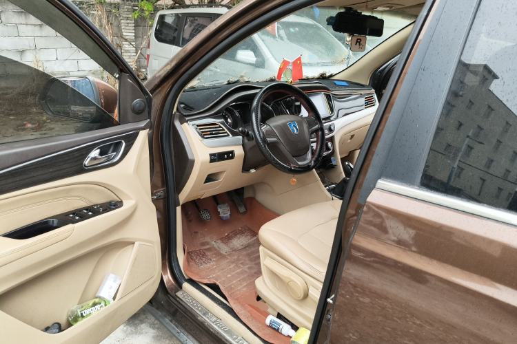 Used Baojun 730 2015 1.8L Manual Comfort ESP Version 7-seater Driver Seat