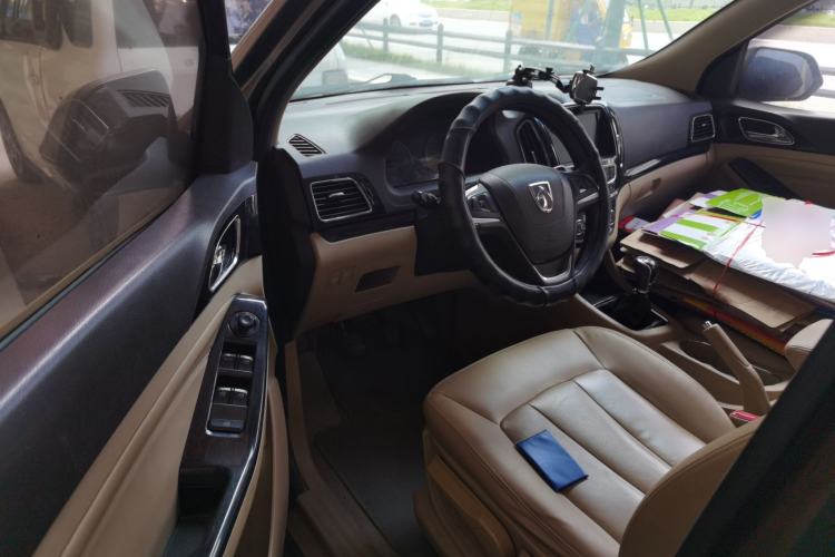 Used Baojun 730 2015 1.8L Manual Luxury Navigation ESP Version 7-seater Driver Seat