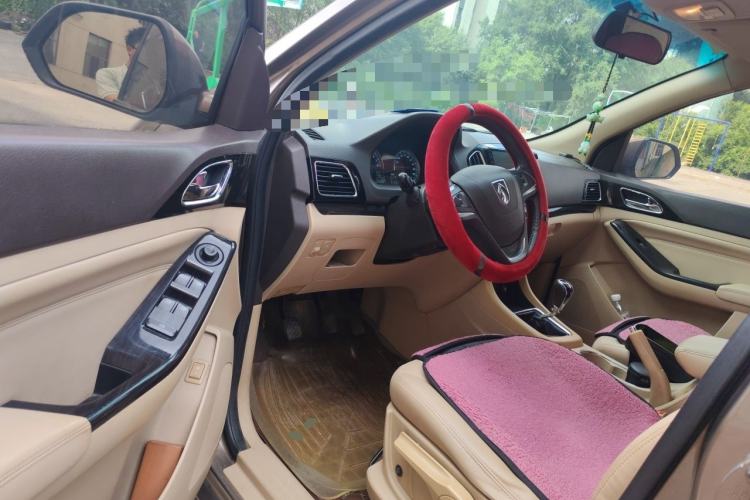 Used Baojun 730 2015 1.8L Manual Luxury Navigation ESP Version 7-seater Driver Seat