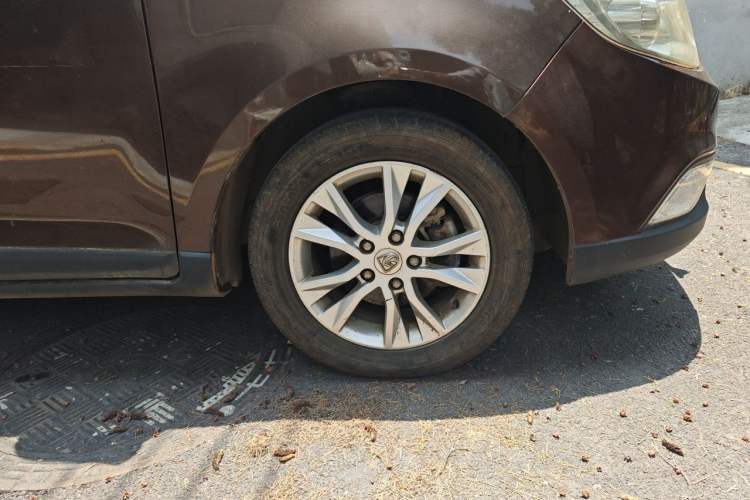 Used Baojun 730 2015 1.8L Manual Comfort ESP Version 7-seater Exterior 1