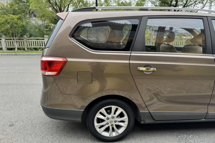 Used Baojun 730 2015 1.8L Manual Luxury Navigation ESP Version 7-seater Exterior 10