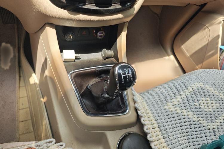Used Baojun 730 2015 1.8L Manual Comfort ESP Version 7-seater Gear Lever