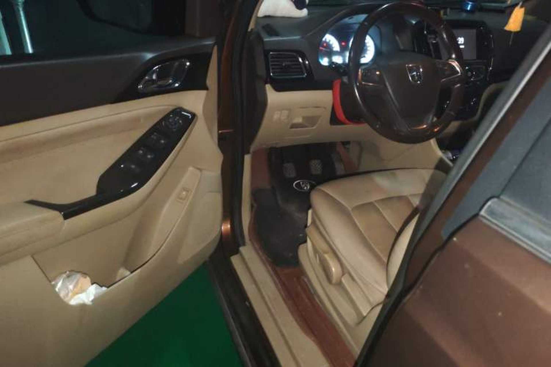 Used Baojun 730 2015 1.8L Manual Luxury Navigation ESP Version 7-seater Interior 3