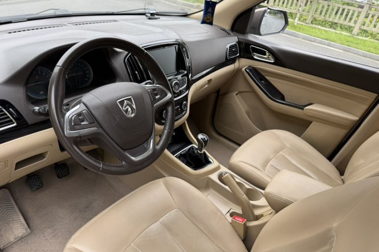 Used Baojun 730 2015 1.8L Manual Luxury Navigation ESP Version 7-seater Interior 6