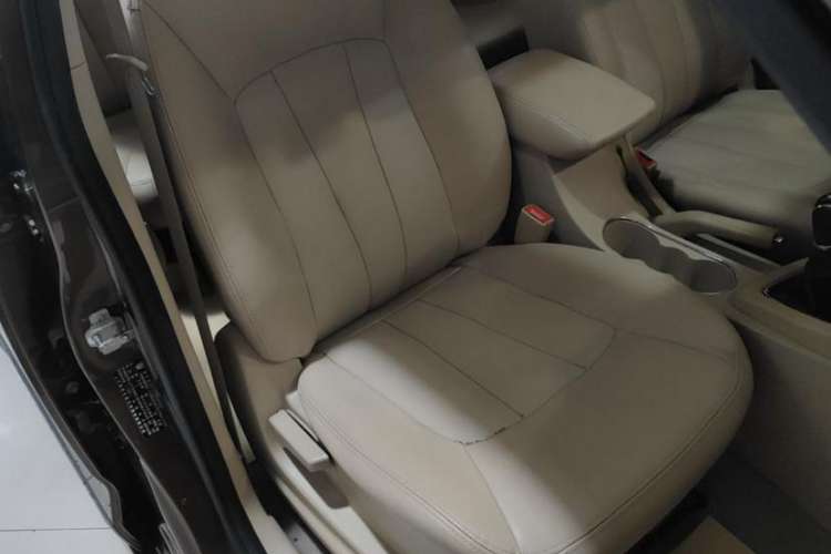 Used Baojun 730 2015 1.8L Manual Luxury Navigation ESP Version 7-seater Interior 7