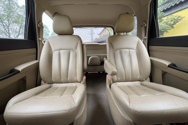Used Baojun 730 2015 1.8L Manual Luxury Navigation ESP Version 7-seater Interior 7