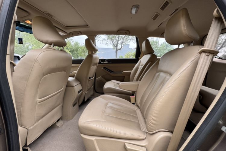 Used Baojun 730 2015 1.8L Manual Luxury Navigation ESP Version 7-seater Interior 8