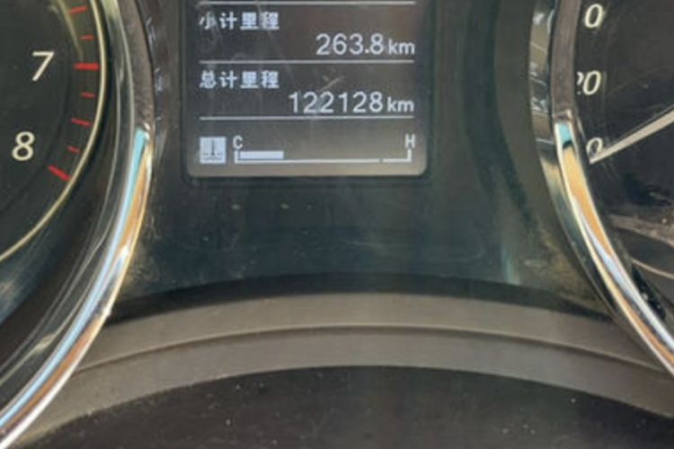 Used Baojun 730 2015 1.8L Manual Luxury Navigation ESP Version 7-seater Odometer Close Up