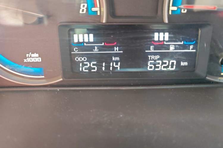 Used Baojun 730 2015 1.8L Manual Luxury Navigation ESP Version 7-seater Odometer Close Up