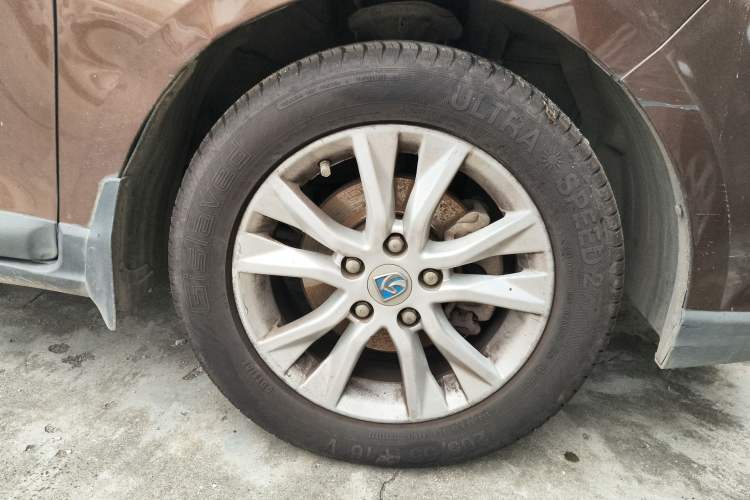 Used Baojun 730 2015 1.8L Manual Comfort ESP Version 7-seater Right Front Wheel Hub