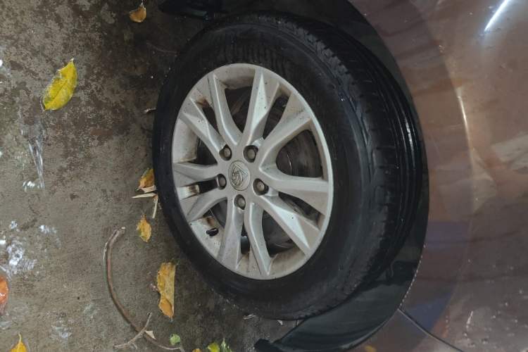 Used Baojun 730 2015 1.8L Manual Comfort ESP Version 7-seater Right Front Wheel Hub