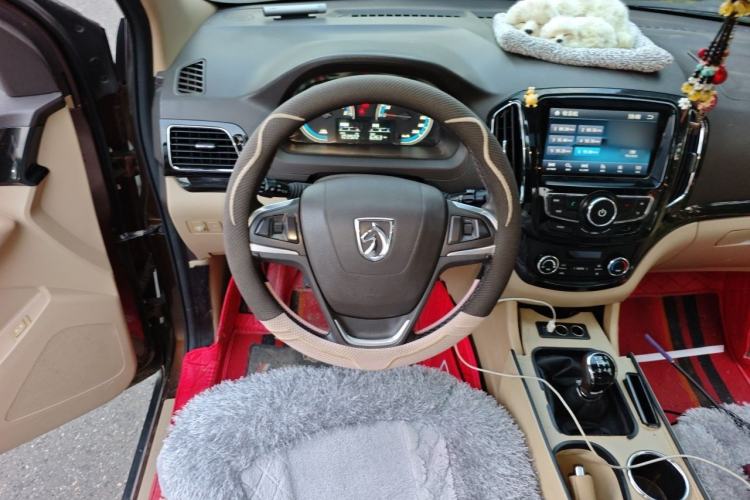 Used Baojun 730 2015 1.8L Manual Luxury Navigation ESP Version 7-seater Steering Wheel