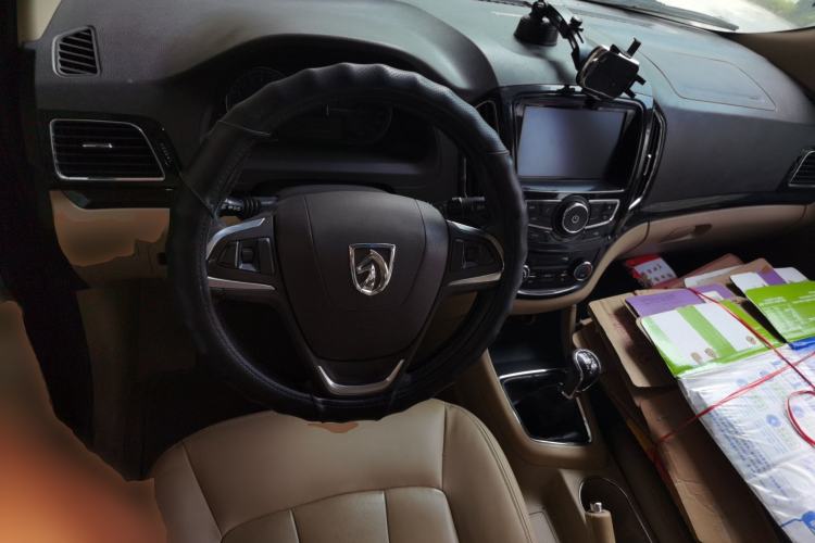 Used Baojun 730 2015 1.8L Manual Luxury Navigation ESP Version 7-seater Steering Wheel