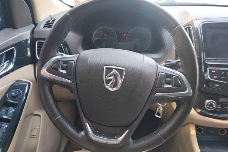 Used Baojun 730 2015 1.8L Manual Luxury Navigation ESP Version 7-seater Steering Wheel
